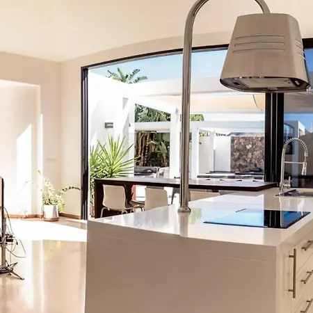 Casa Paloma With Heated Pool In El Roque וילה