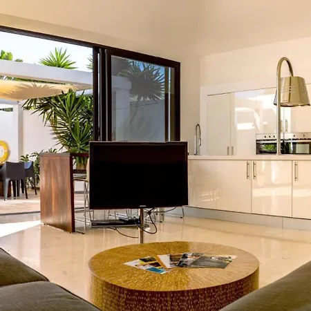 ヴィラ Casa Paloma With Heated Pool In El Roque *